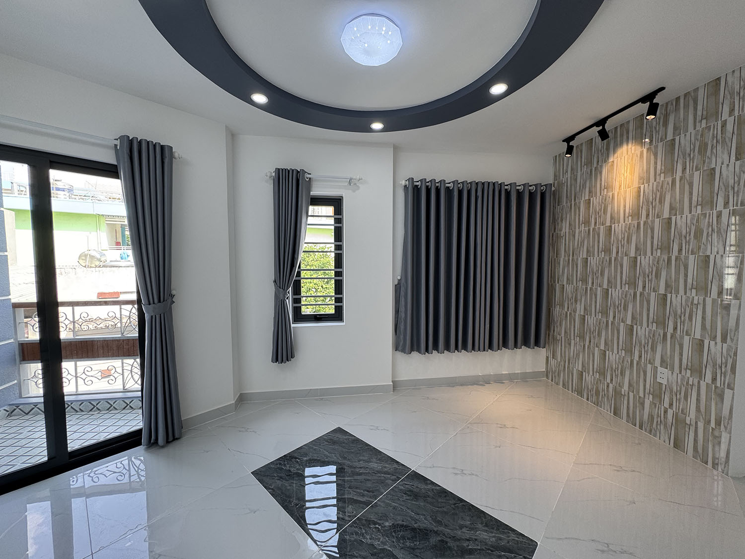 Chính thức mở bán biệt thự mini 3 lầu HXH VF5 khu cao cấp Hoàng Diệu - Trước nhà có sân đỗ ôtô